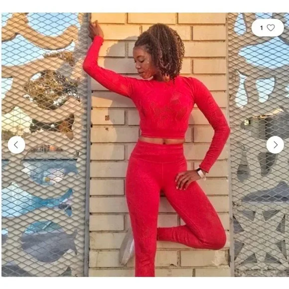 NWT Fabletics Addison SculptKnit LARGE Long-Sleeve Crop Top Red Stretch MSRP$50 - Picture 1 of 13